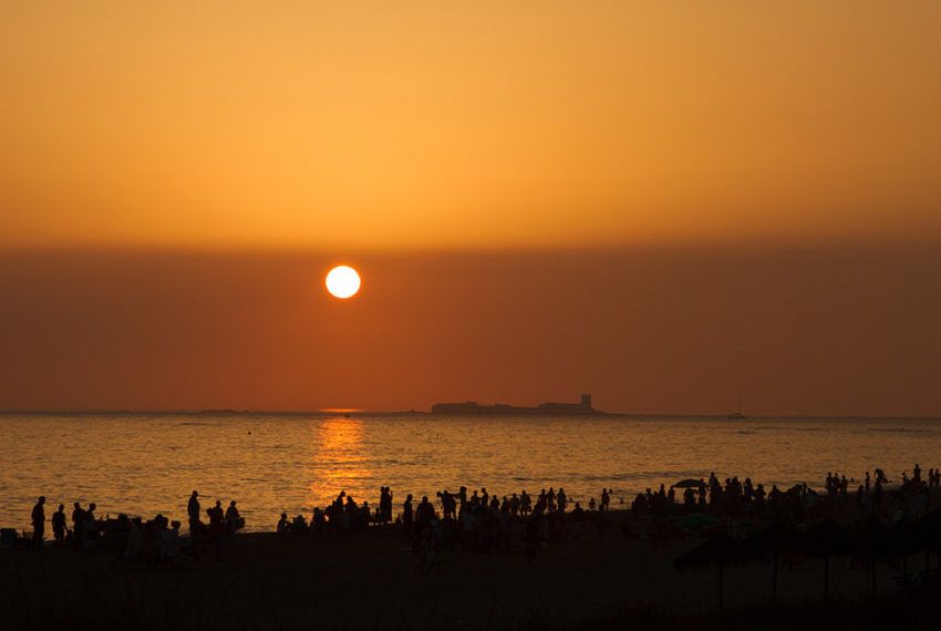 foto puesta de sol la barrosa